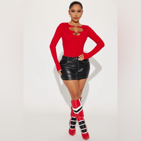 NWT FASHION NOVA Sara Red Cutout Ribbed Stretchy Bodysuit Sz Large $30 - Picture 2 of 3